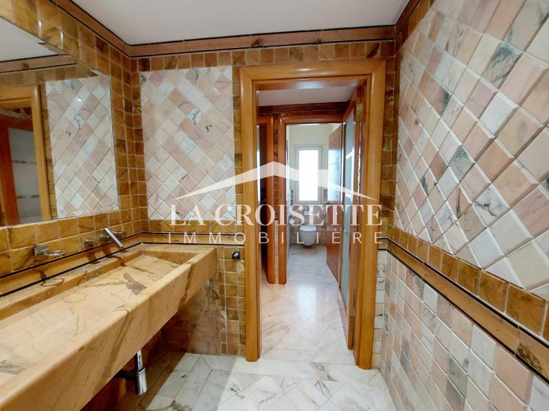 Villa S+6 avec piscine au Lac 2